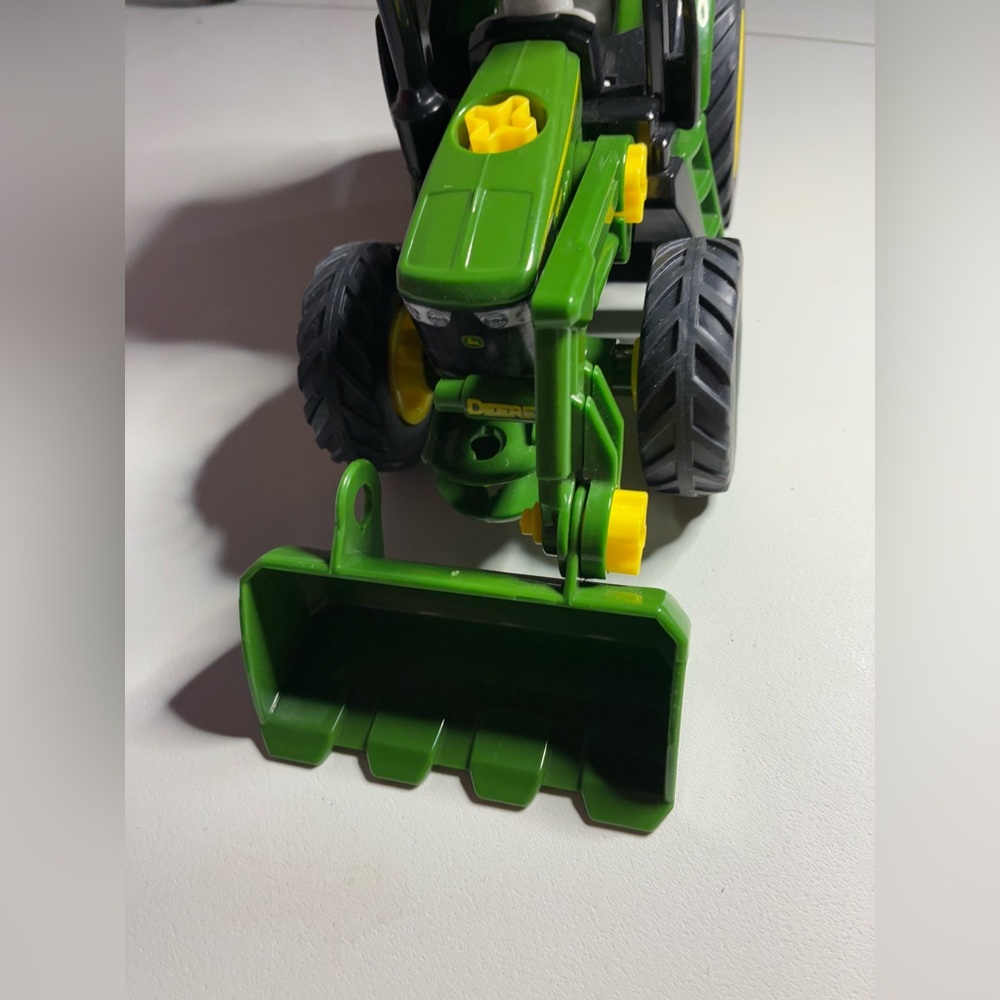 John Deere Tractor  - Incomplete - Picture 3 of 6